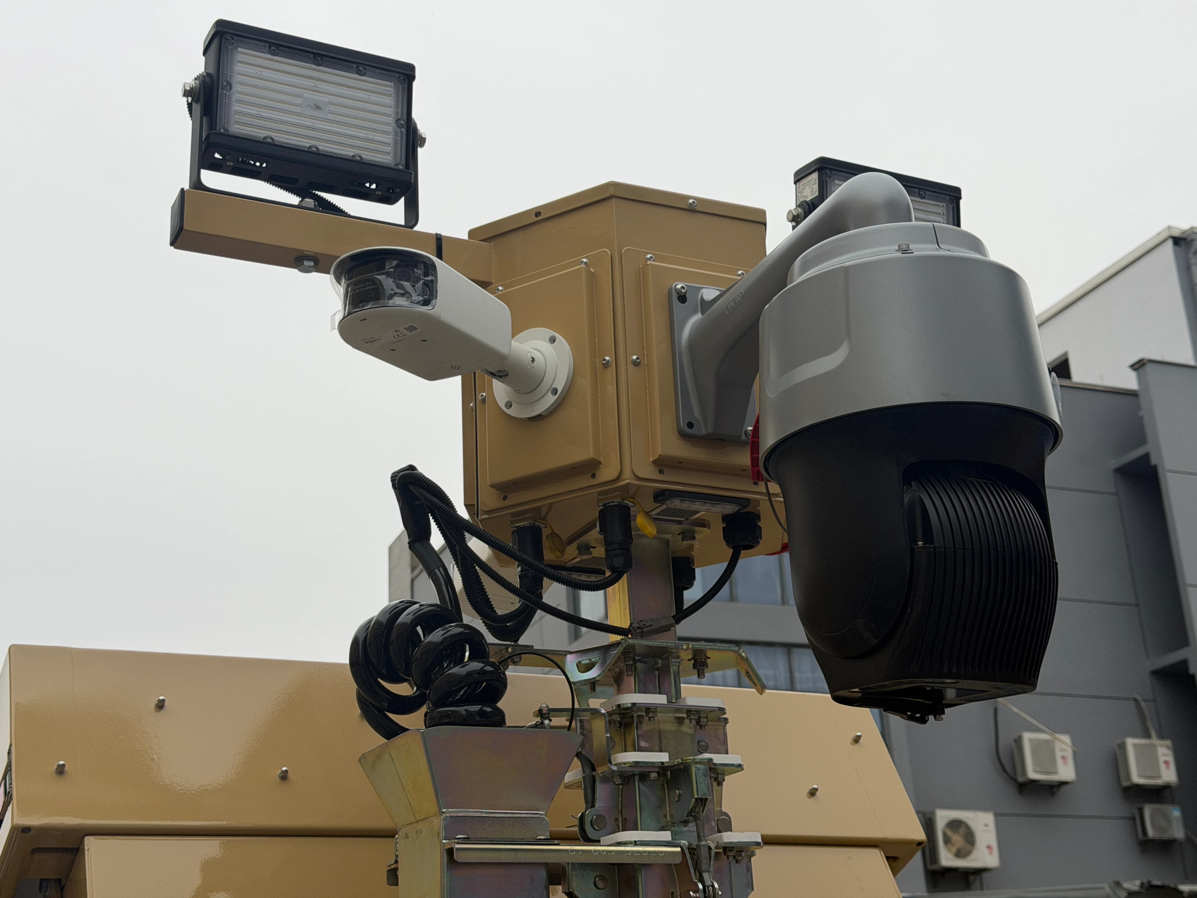 Solar Surveillance Tower UST-900SH view 2